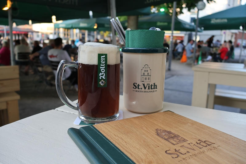 Bolten-Bier und Speisekarte im Restaurant St. Vith am Alten Markt